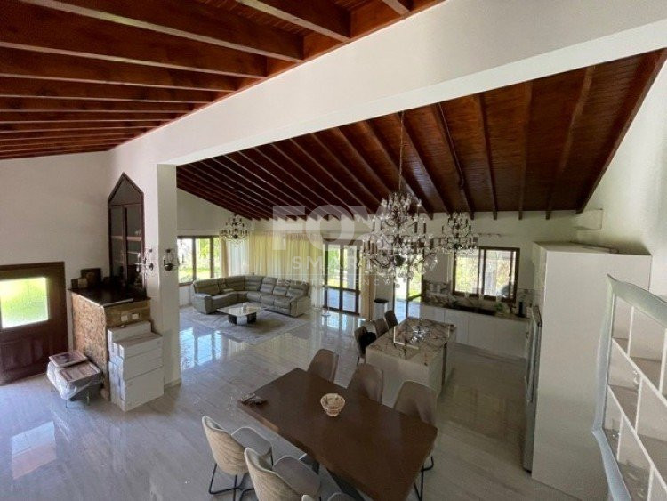 Casa 5 habitaciones 350 m² en Moniatis, Chipre