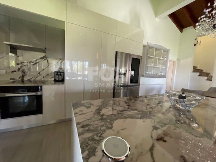 Casa 5 habitaciones 350 m² en Moniatis, Chipre