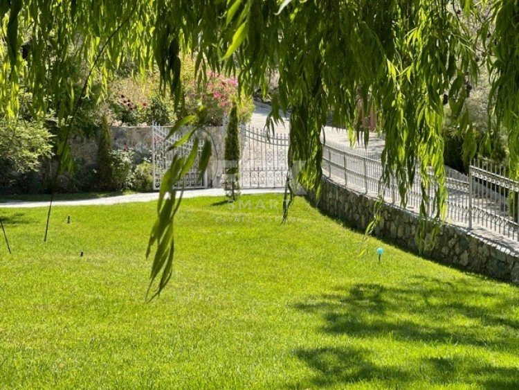 Casa 5 habitaciones 350 m² en Moniatis, Chipre