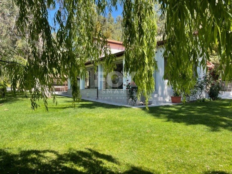 Casa 5 habitaciones 350 m² en Moniatis, Chipre