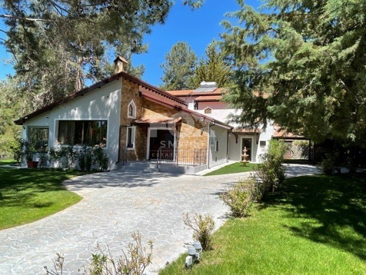 Casa 5 habitaciones 350 m² en Moniatis, Chipre