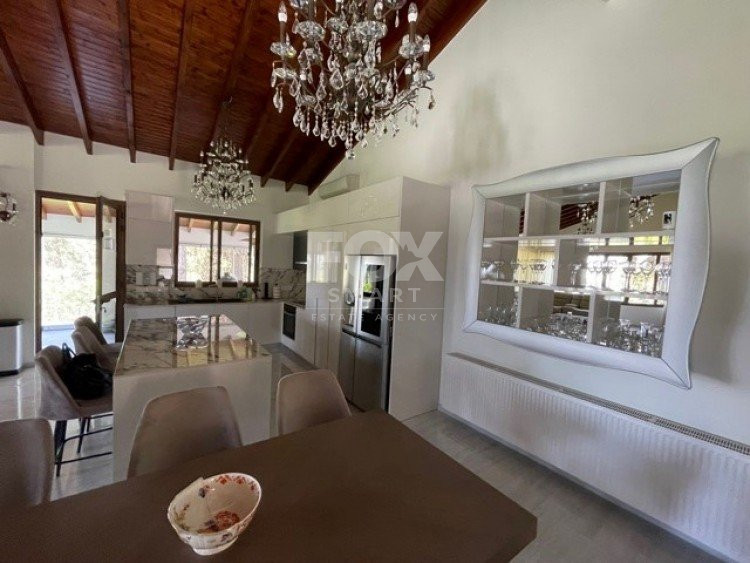 Casa 5 habitaciones 350 m² en Moniatis, Chipre