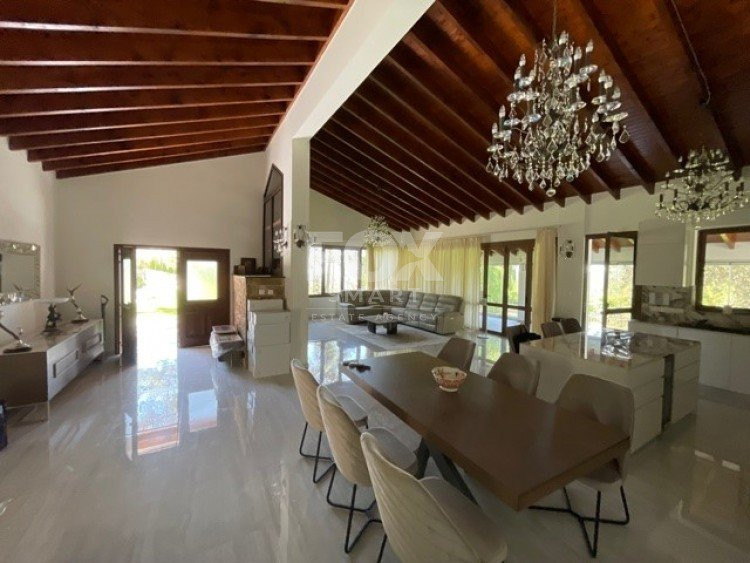 Casa 5 habitaciones 350 m² en Moniatis, Chipre