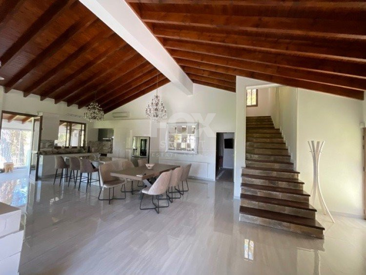Casa 5 habitaciones 350 m² en Moniatis, Chipre