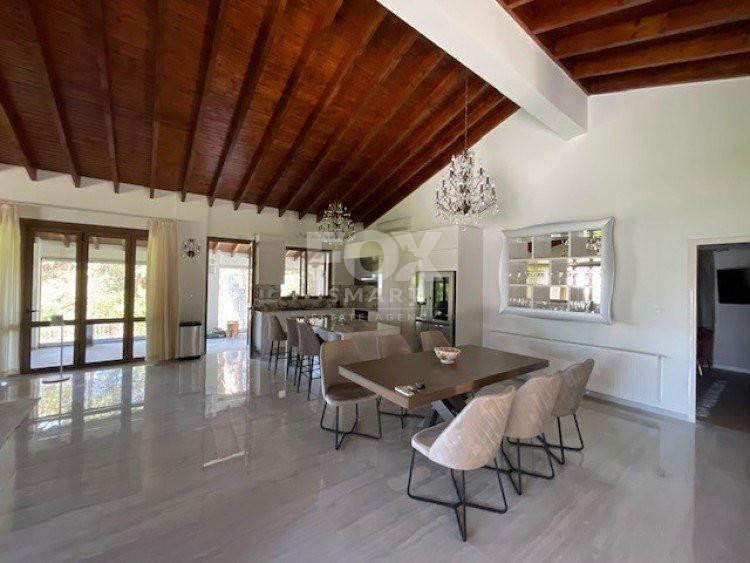 Casa 5 habitaciones 350 m² en Moniatis, Chipre
