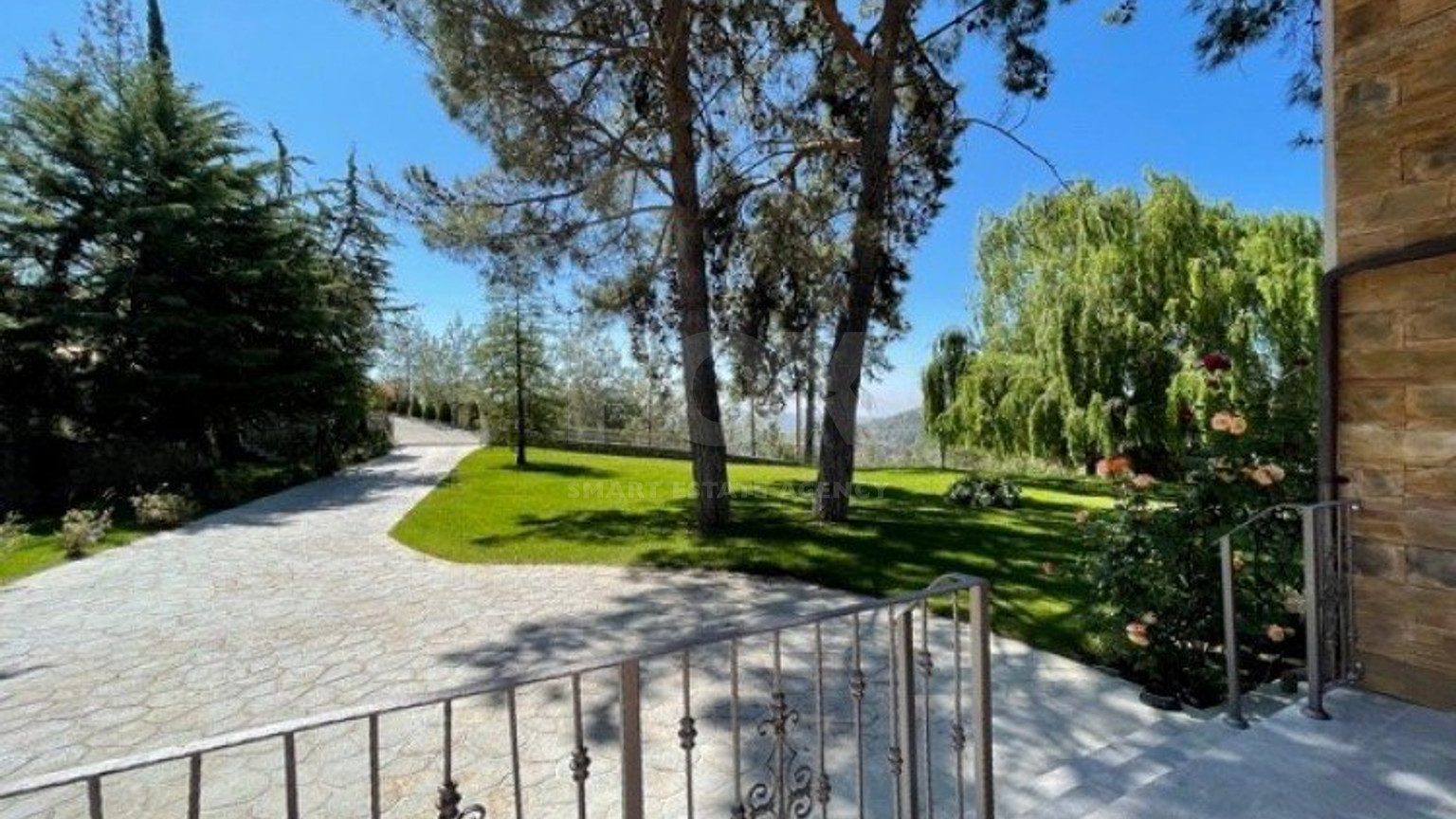 Luxury Viila with guest house in Moniatis with its own private grounds of landscaped gardens engulfed by forest trees.