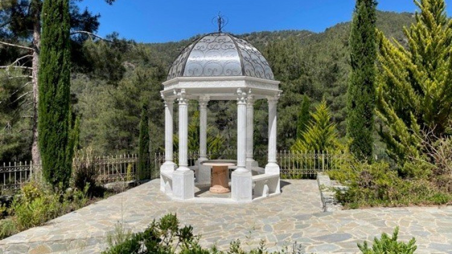 Luxury Viila with guest house in Moniatis with its own private grounds of landscaped gardens engulfed by forest trees.