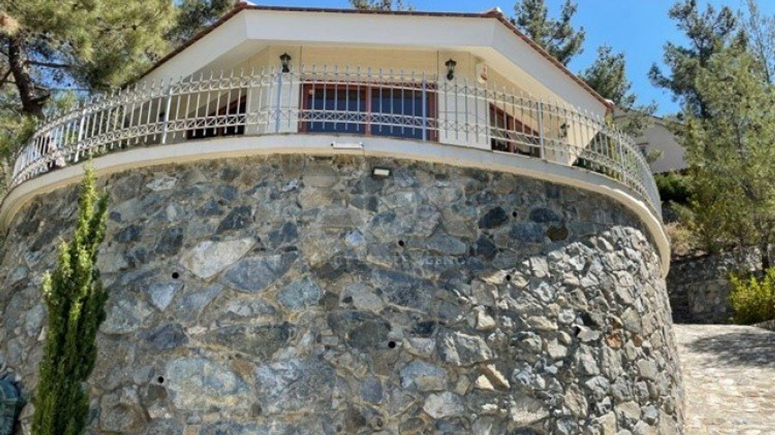 Luxury Viila with guest house in Moniatis with its own private grounds of landscaped gardens engulfed by forest trees.