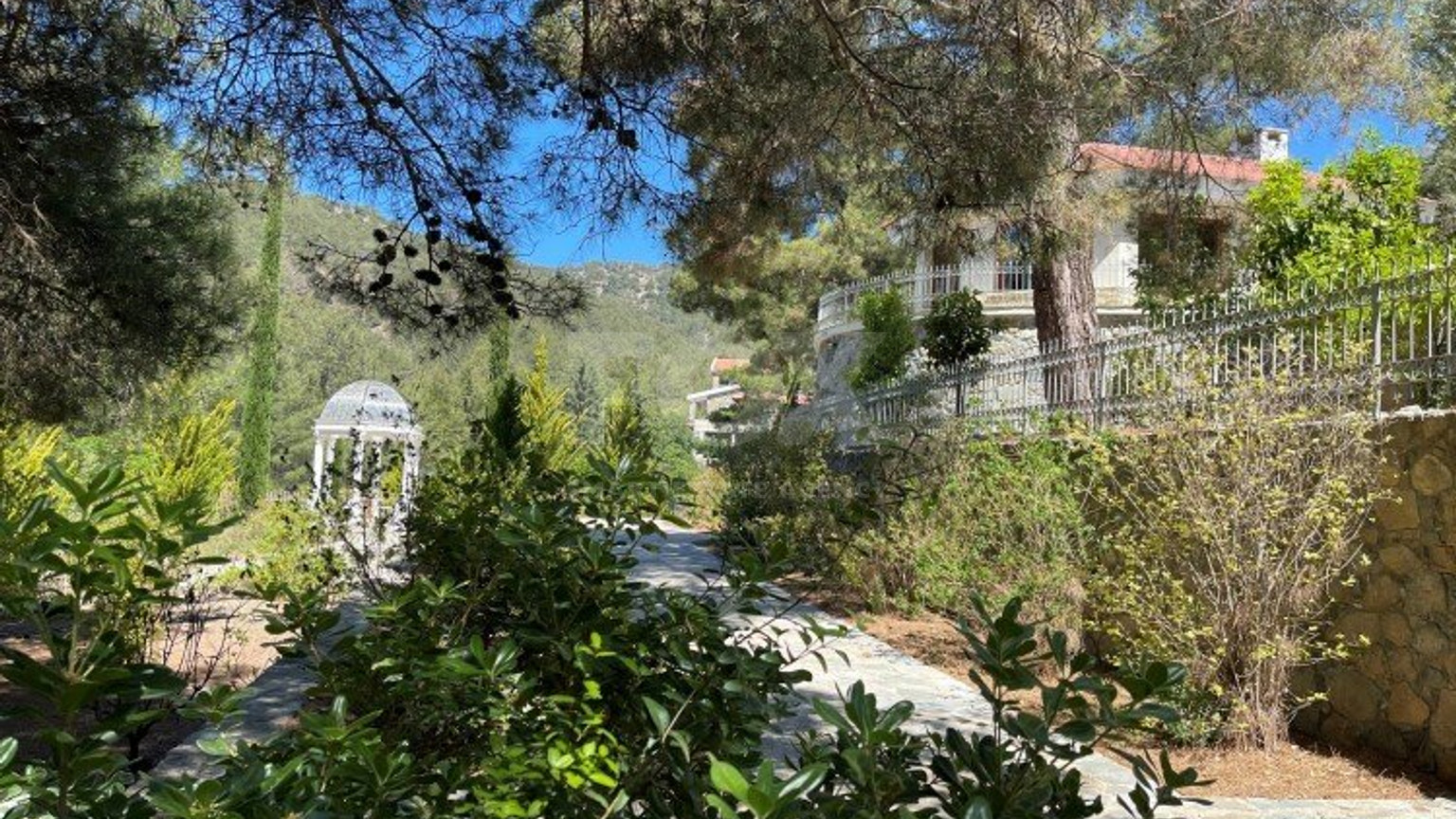 Luxury Viila with guest house in Moniatis with its own private grounds of landscaped gardens engulfed by forest trees.