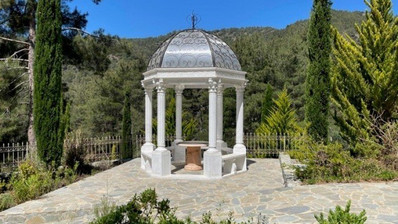 Luxury Viila with guest house in Moniatis with its own private grounds of landscaped gardens engulfed by forest trees.