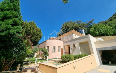 Do you wish to own this Superb Villa in Moniatis with a private road & big garden?