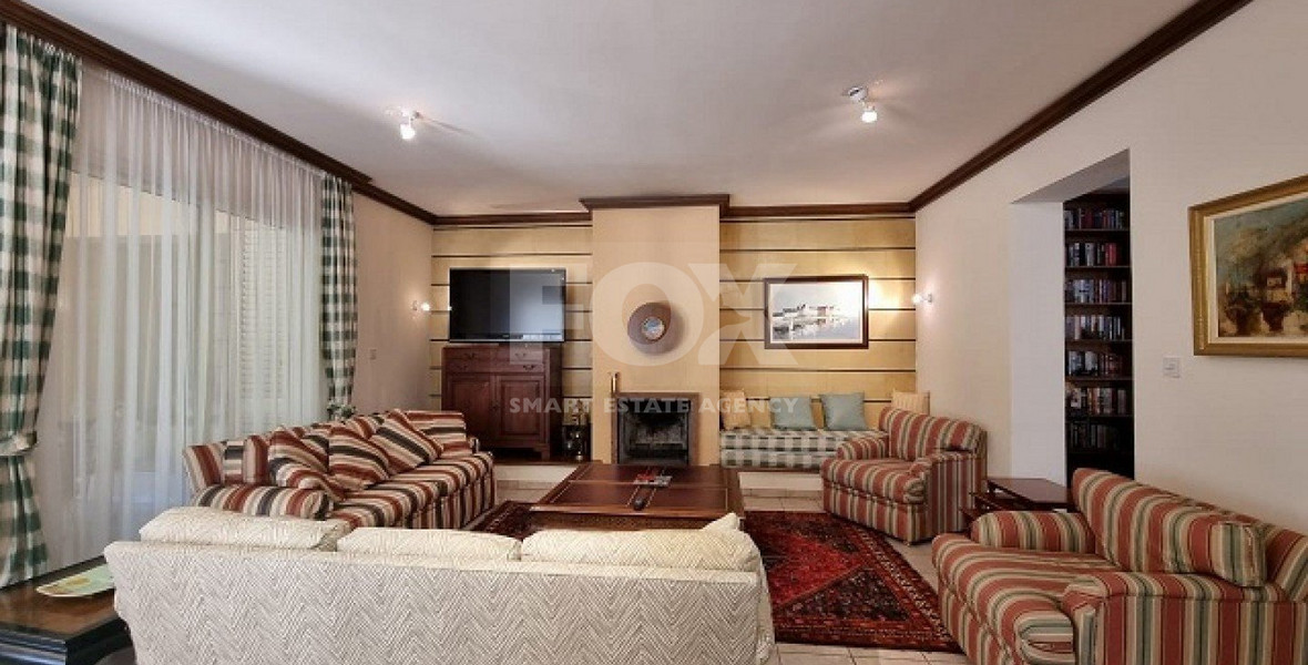 Do you wish to own this Superb Villa in Moniatis with a private road & big garden?