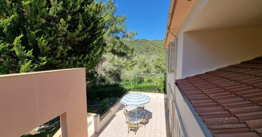 Do you wish to own this Superb Villa in Moniatis with a private road & big garden?