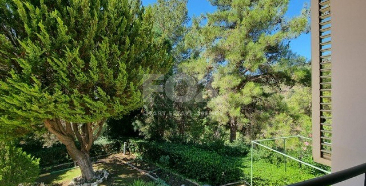 Do you wish to own this Superb Villa in Moniatis with a private road & big garden?