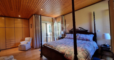 Do you wish to own this Superb Villa in Moniatis with a private road & big garden?