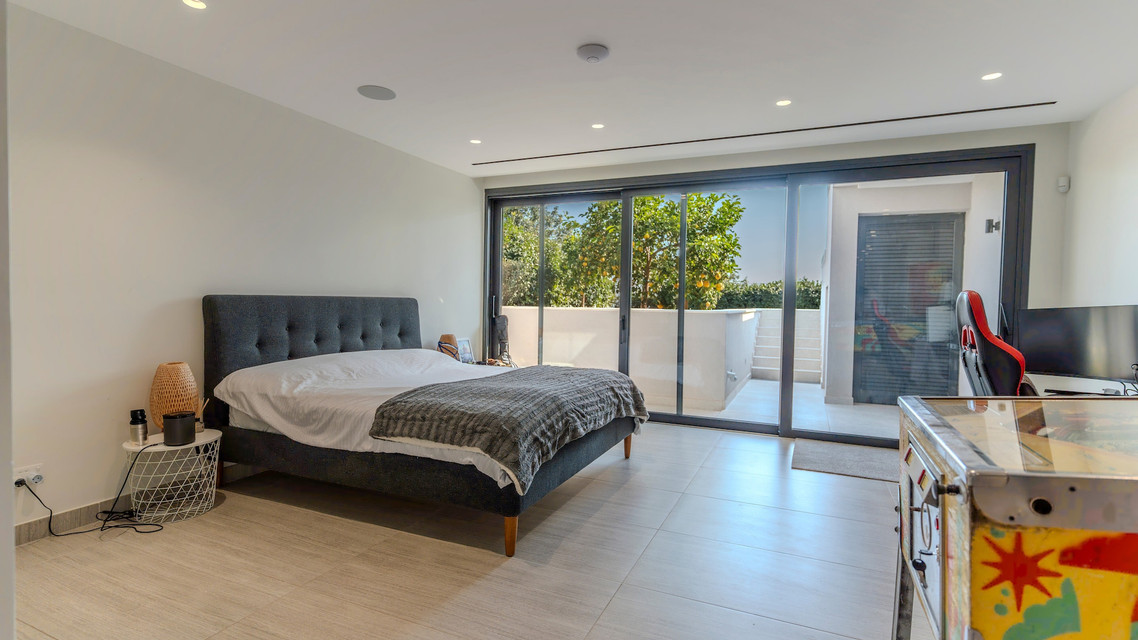 Modern 6 Bedroom Villa with Sea View in Limassol, Paniotis