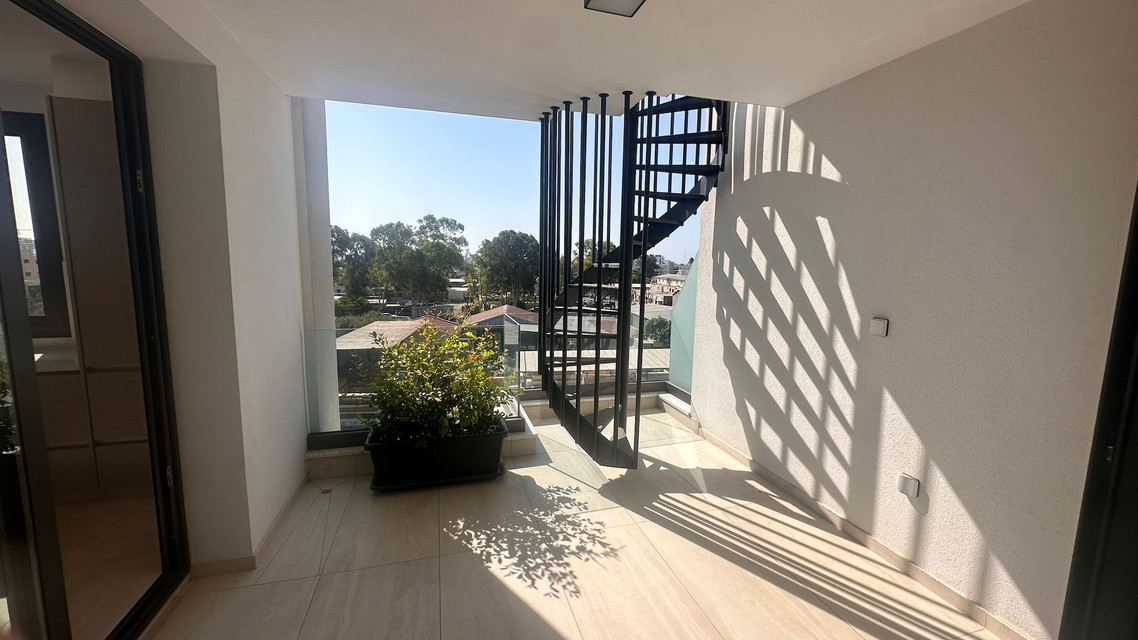 Modern 3 Bedroom Penthouse with Pool in Limassol, Agios Georgios