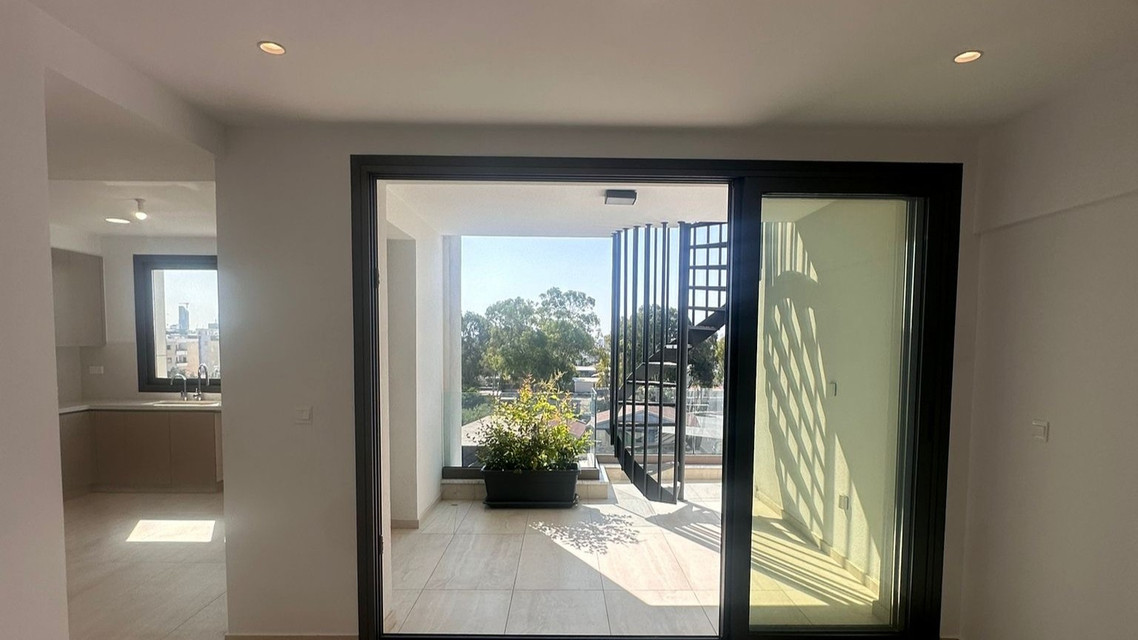 Modern 3 Bedroom Penthouse with Pool in Limassol, Agios Georgios