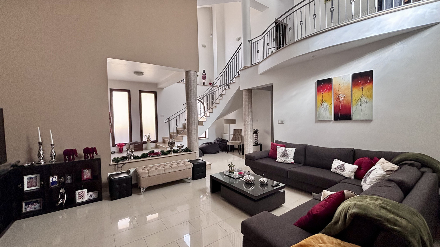 Spacious 3 Bedroom House in Kato Polemidia