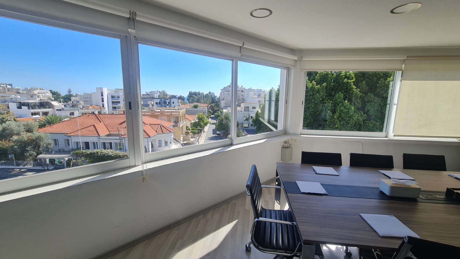 Spacious Office 210m2 in Glastonos
