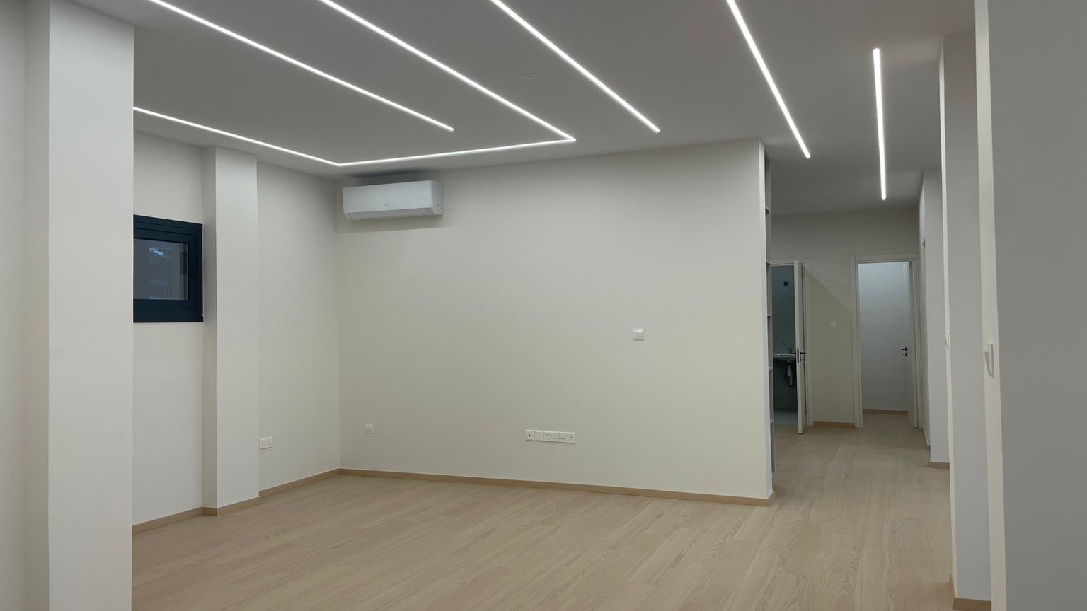 Ground Floor Office 210m2 in Spyros Kyprianou Avenue
