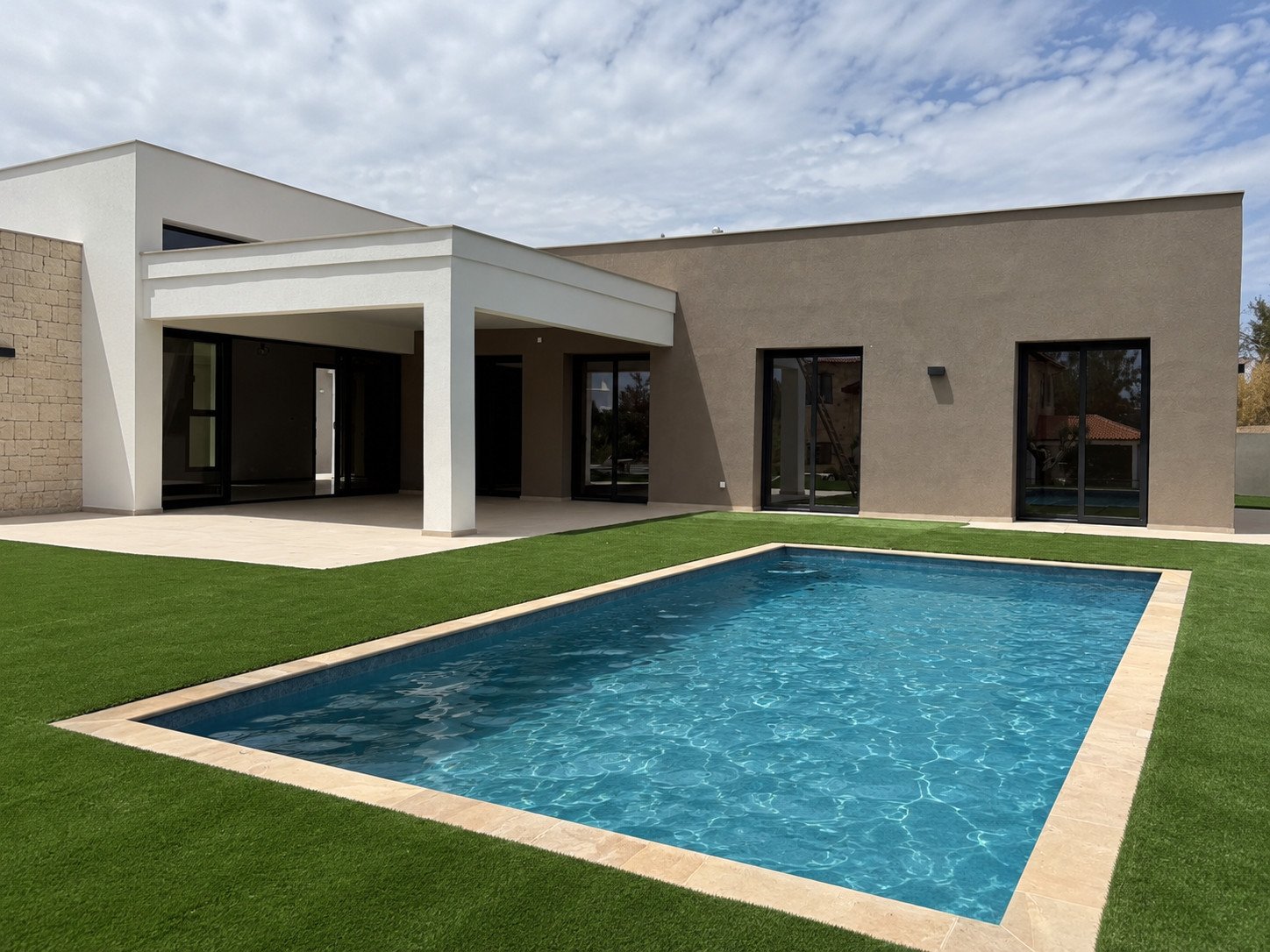 Modern 4 Bedroom House in Peaceful Souni