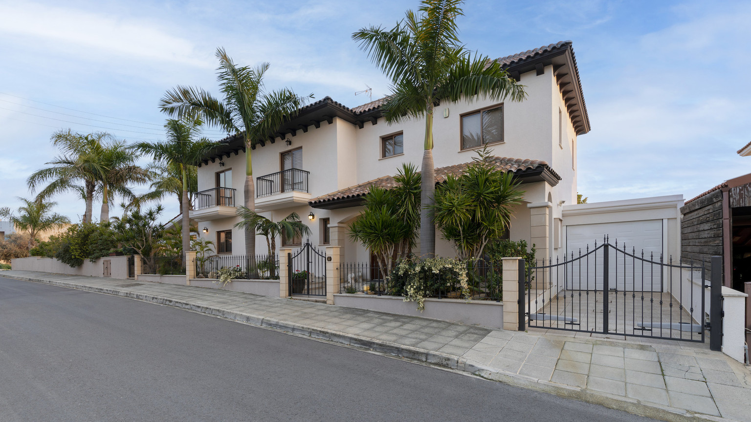 Spacious 4 Bedroom House in Limassol, Agia Fyla