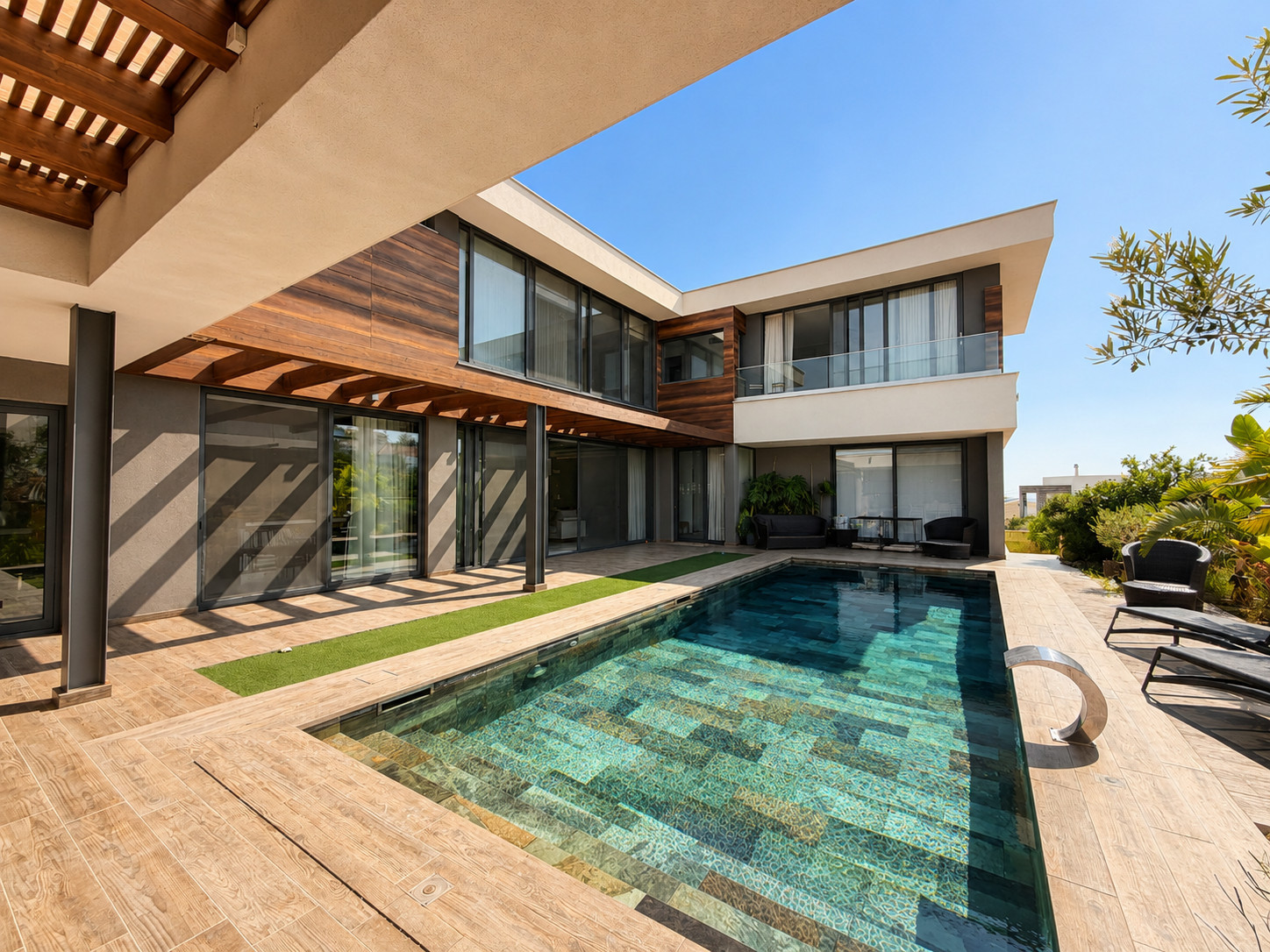 Modern Six Bedroom House with Pool in Agia Fyla