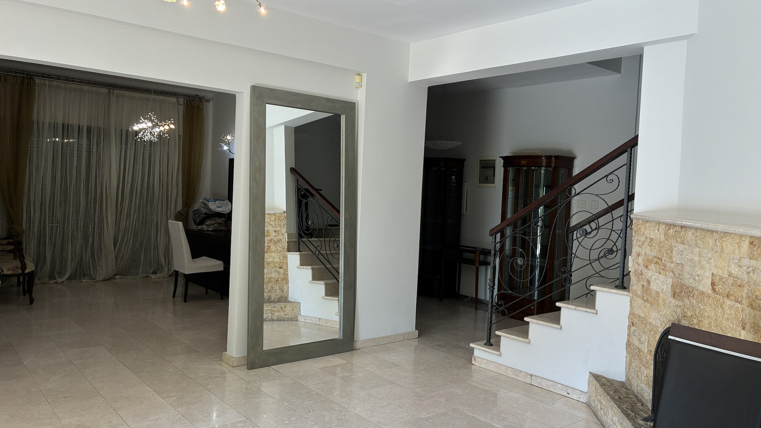 Spacious 3+1 Bedroom House with Photovoltaics & Central Heating