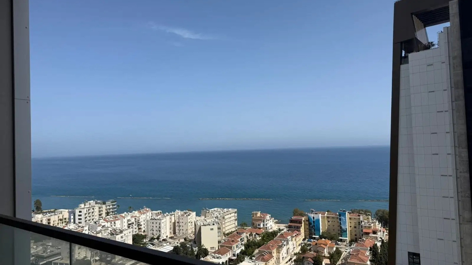 Modern High-Floor Apartment with Pool Access in Germasogeia Tourist Area