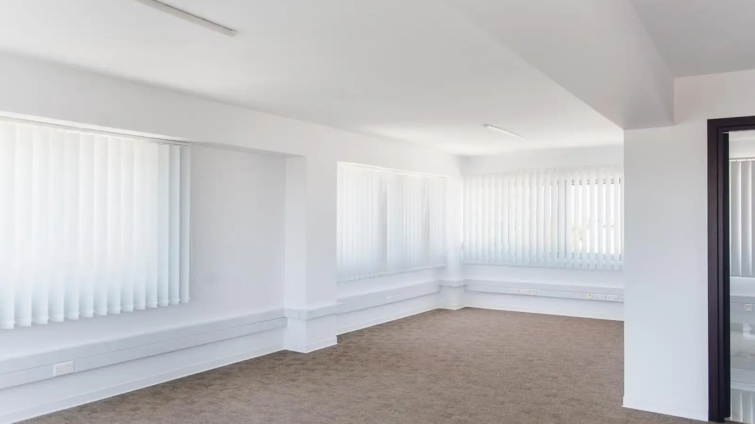 Modern 5th Floor Office Space in Prime Business District