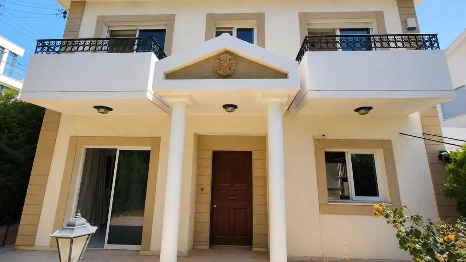 Spacious 3-Bedroom Detached Villa in Germasogeia Tourist Area