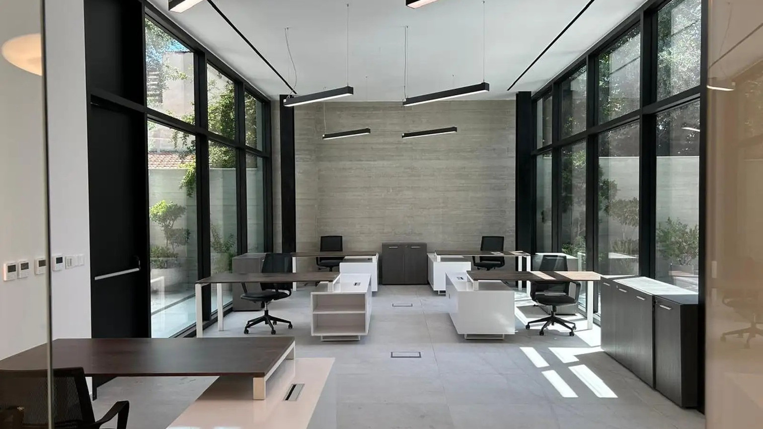 Modern 260 m² Office Space with Garden in Agia Triada