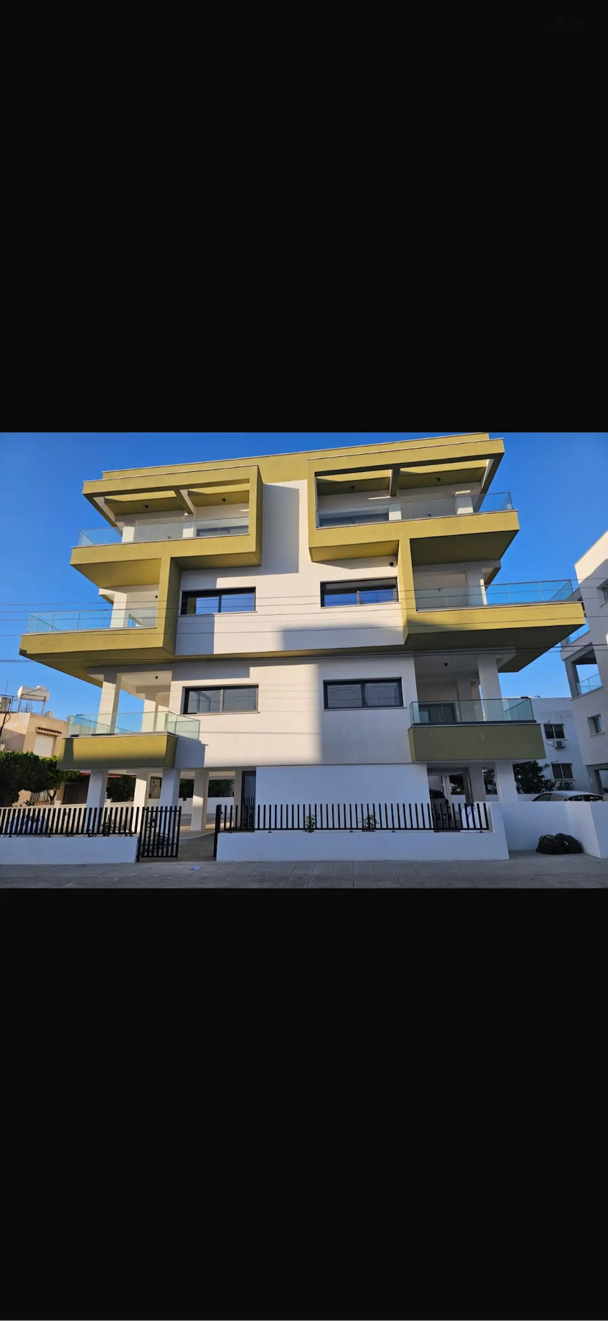 Bright 2-Bedroom Penthouse in Kato Polemidia