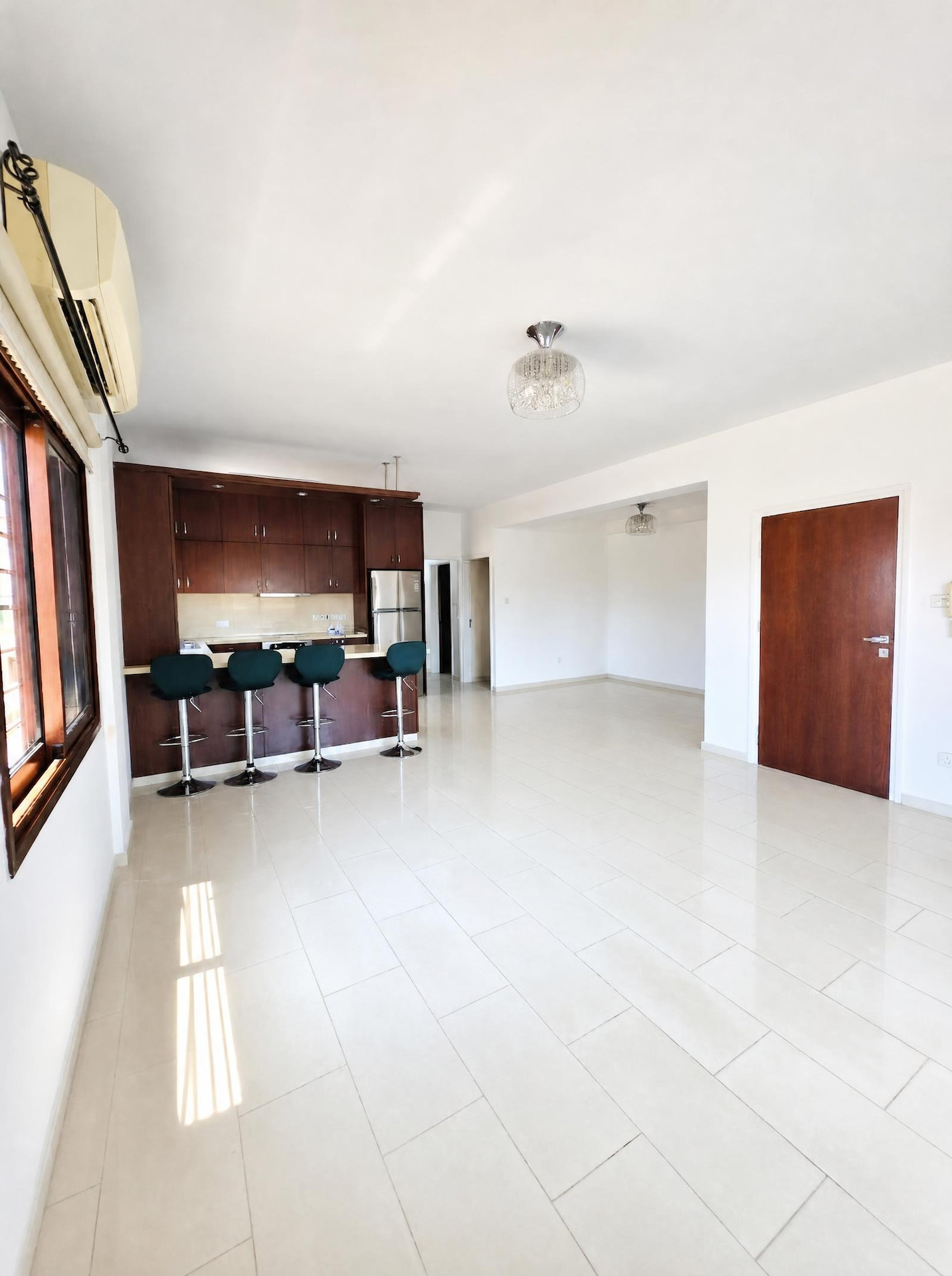 3-Bedroom Apartment in Kato Polemidia