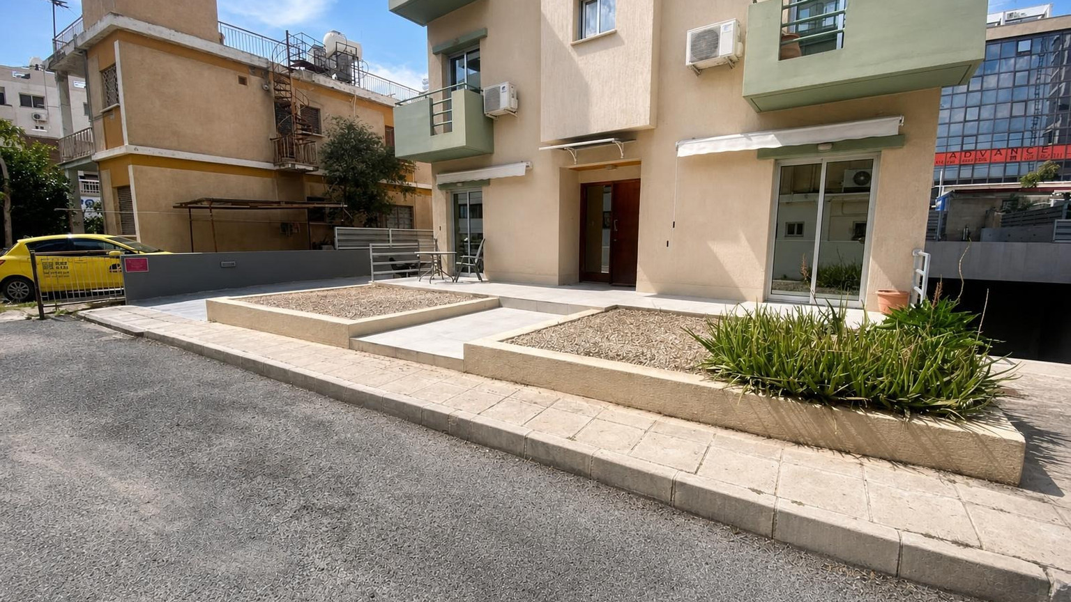 Comfortable 2-Bedroom Apartment with Garden in Agia Zoni