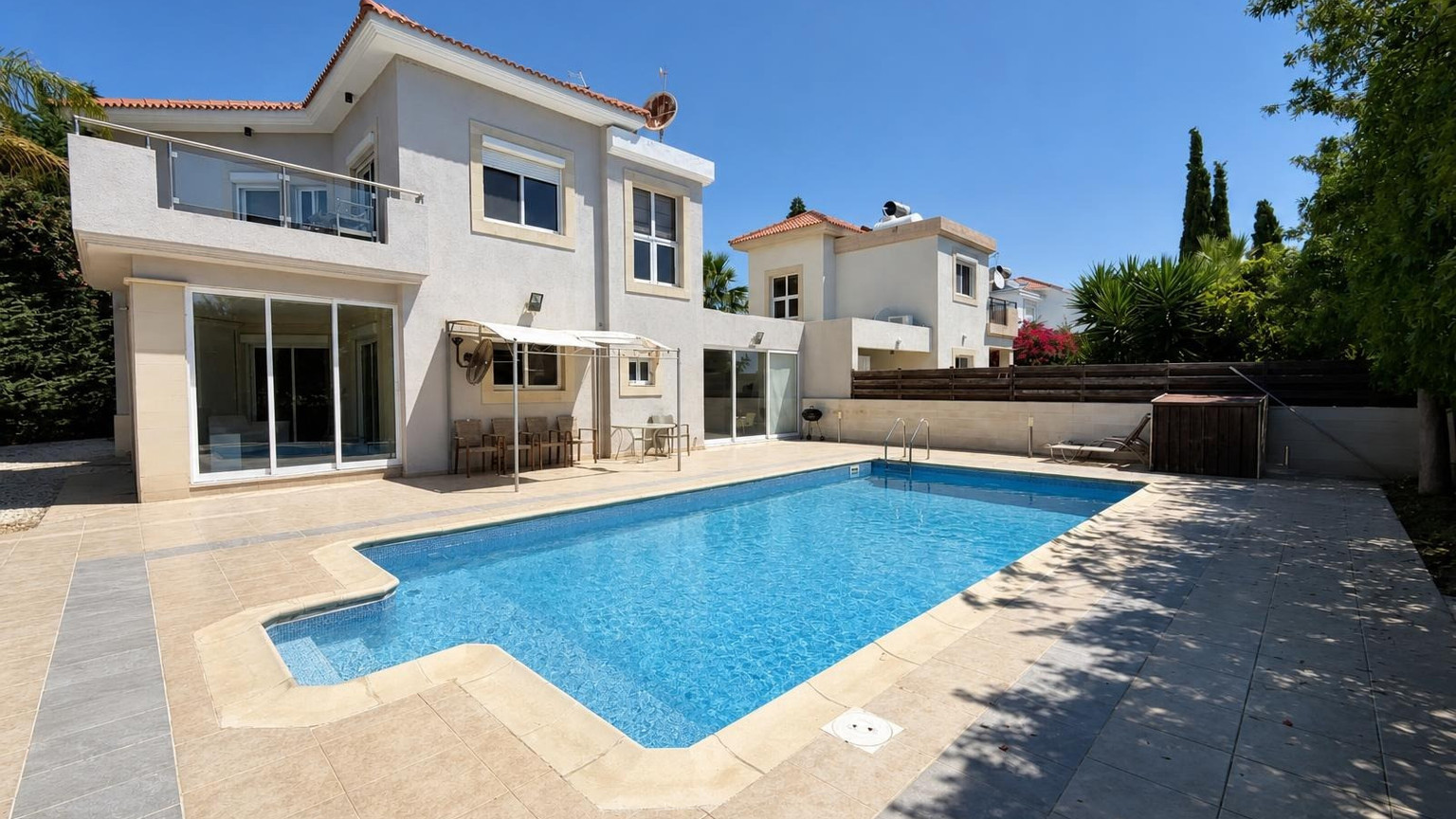 Spacious 3-Bedroom Semi-Detached Home with Private Pool