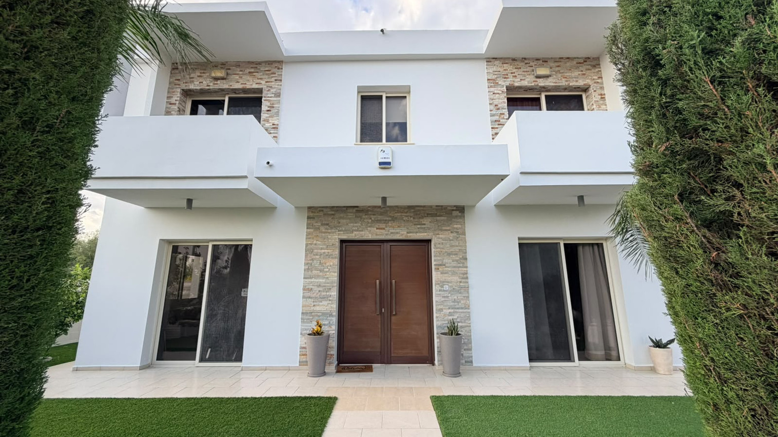 Expansive 4-Bedroom Detached house in Agios Athanasios