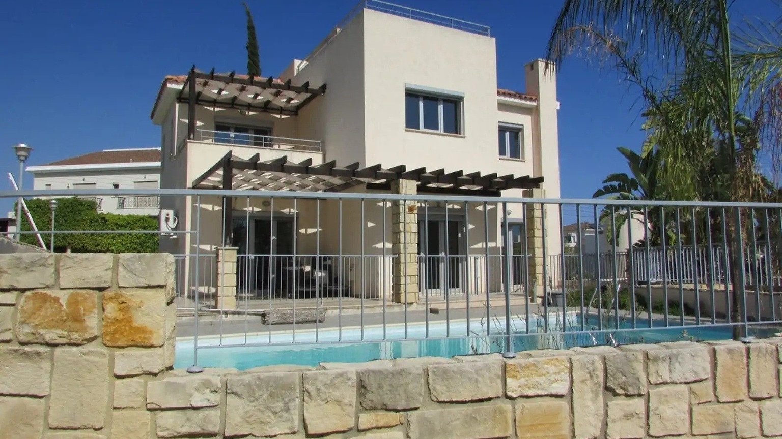 Spacious 4-Bedroom Detached house in Agios Tychon