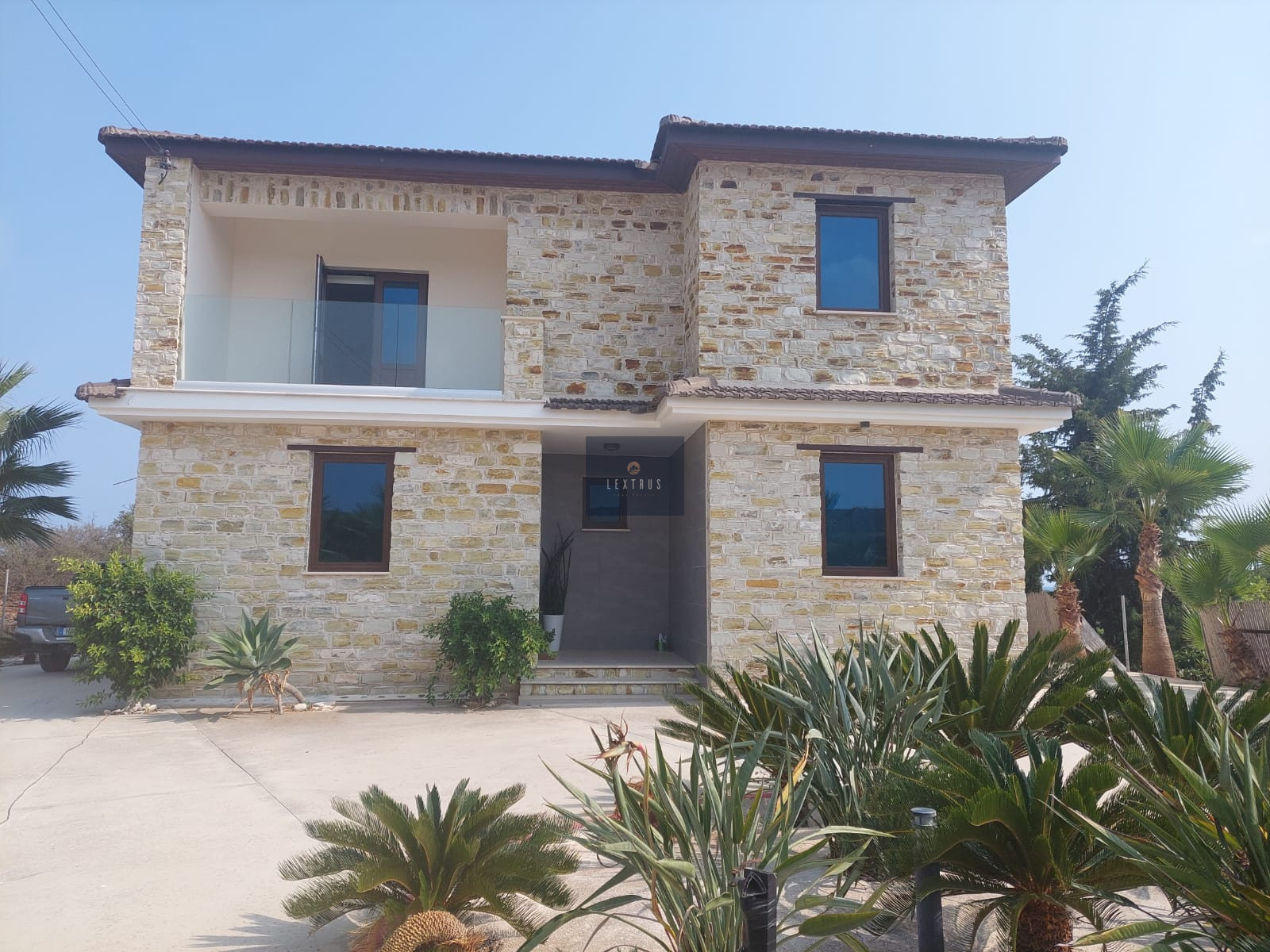 Sea Front Detached Villa in Mazotos Fully Furnished — for rent in Mazotos, Larnaca, Cyprus