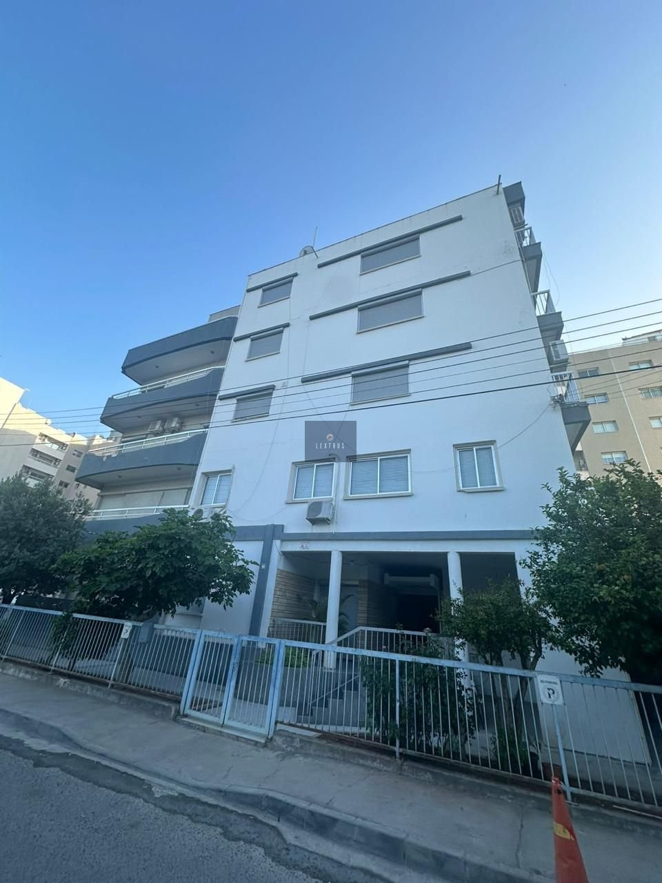 WHOLE BUILDING FOR SALE IN NEAPOLIS LIMASSOL