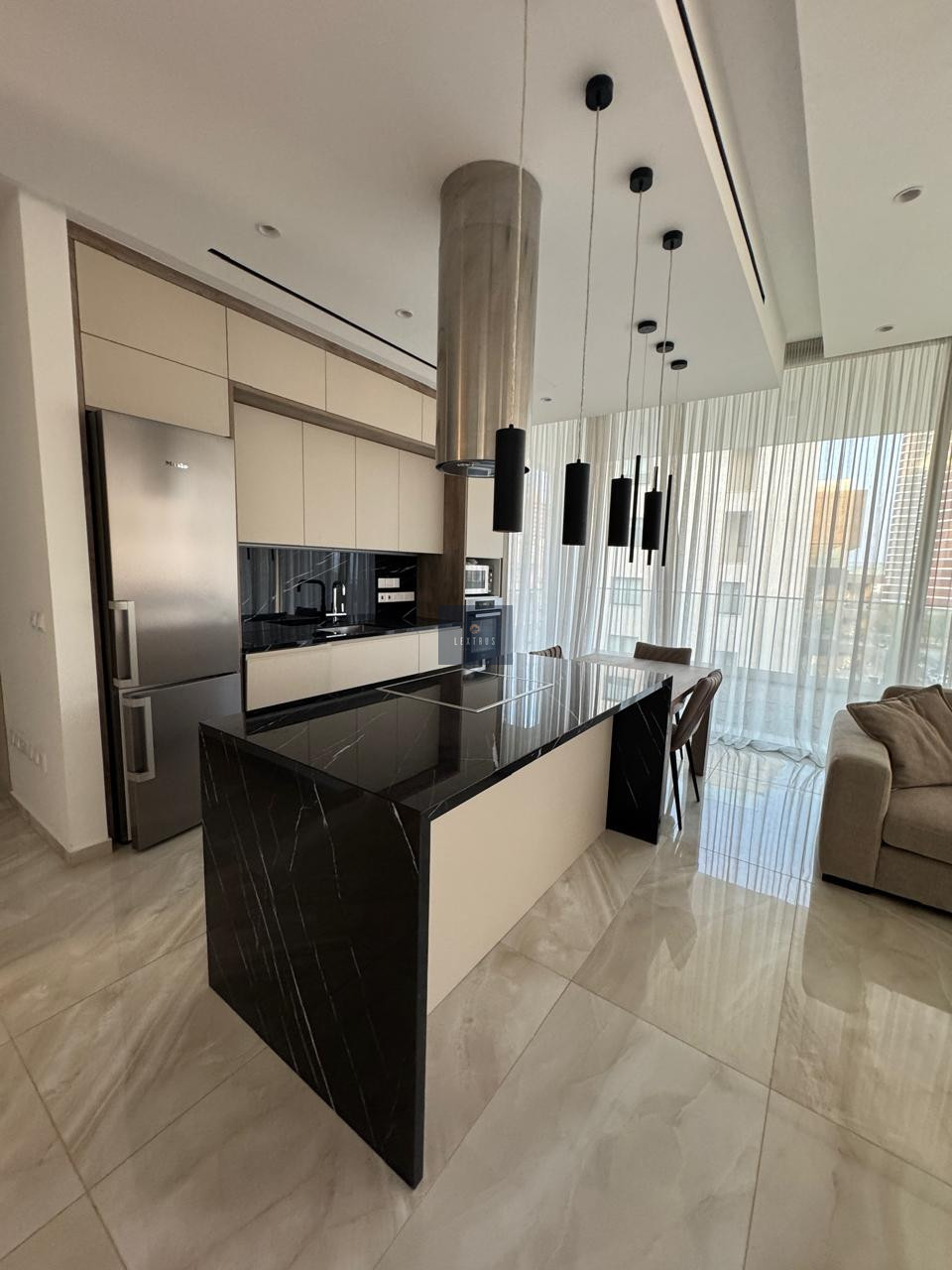 High- end 2 Bedroom Apartment with and Saltwater Roof Pool access