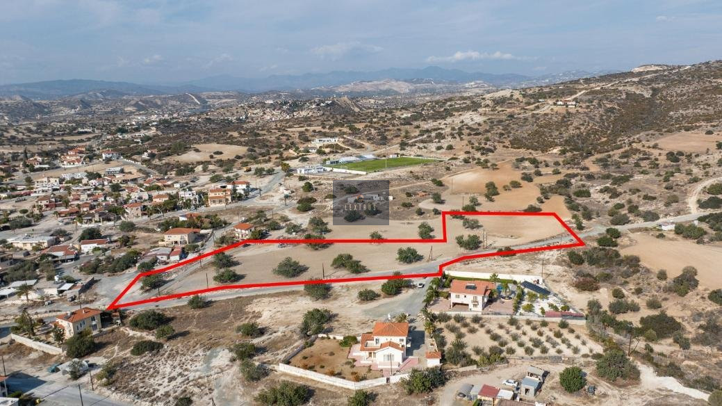 Residential field in Maroni, Larnaca