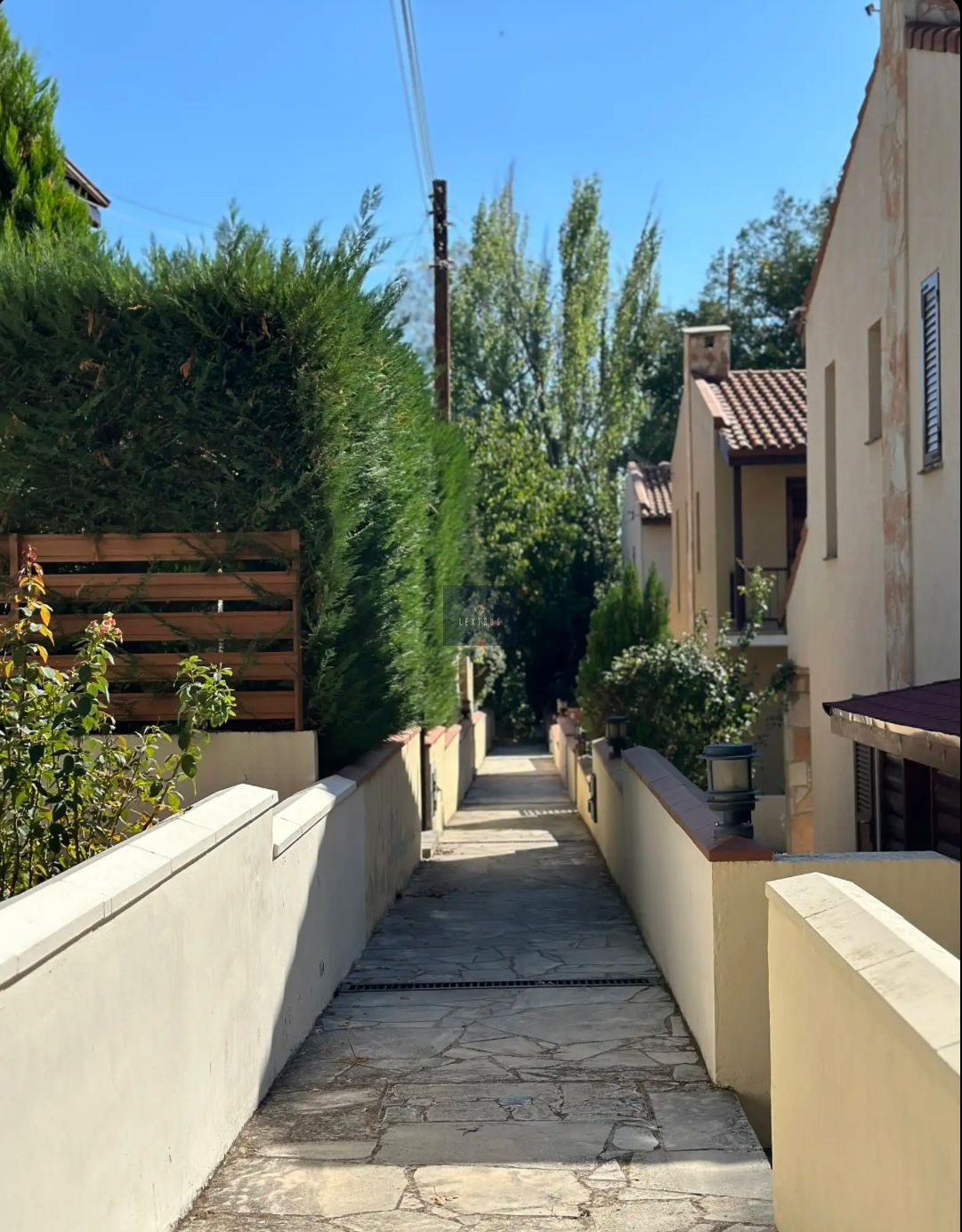 Fully Furnished 3 Bedroom House in Pera Pedi