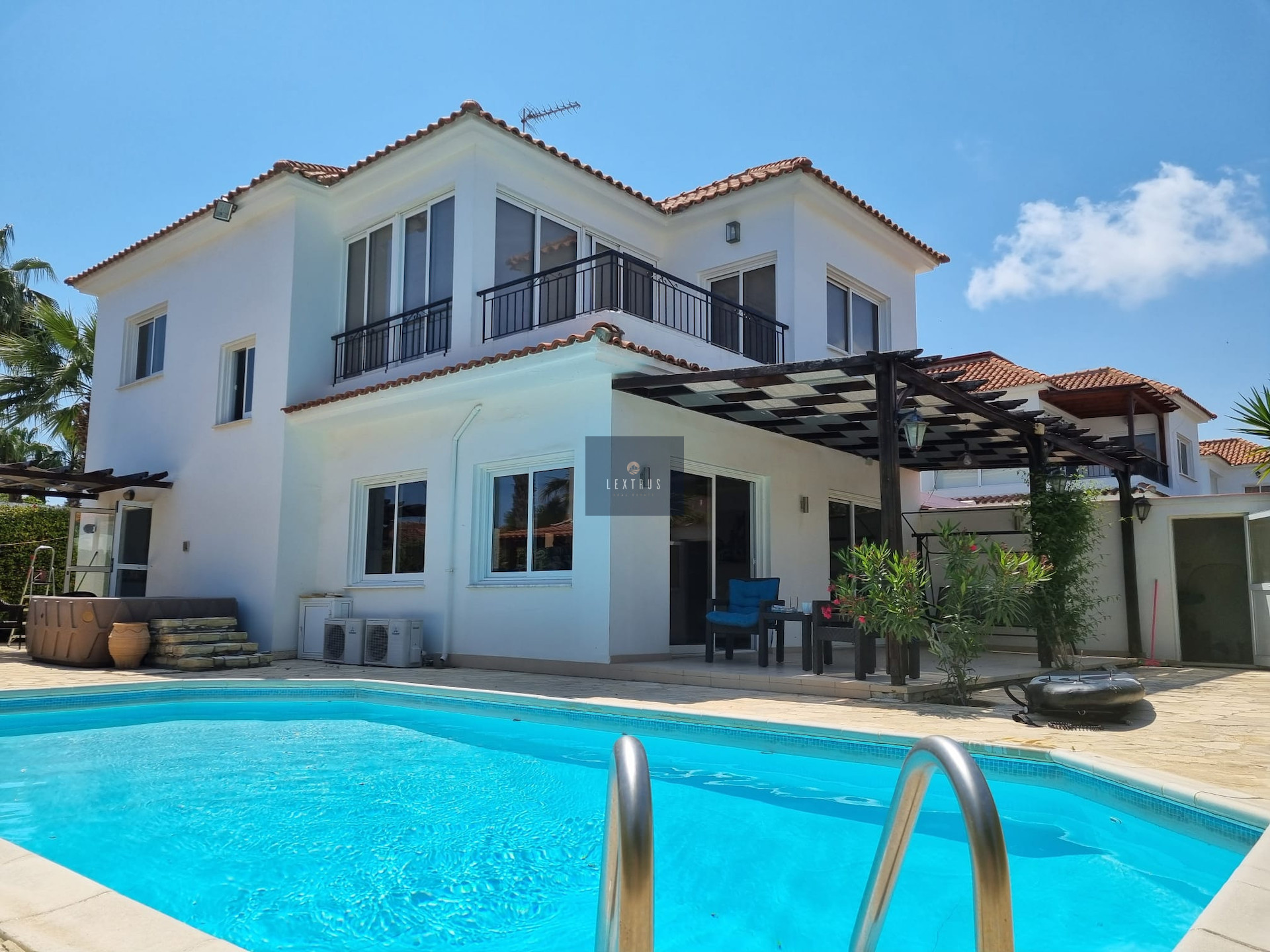 MODERN 4 BEDROOM HOUSE NEAR THE SEA IN PERVOLIA, LARNACA 17968