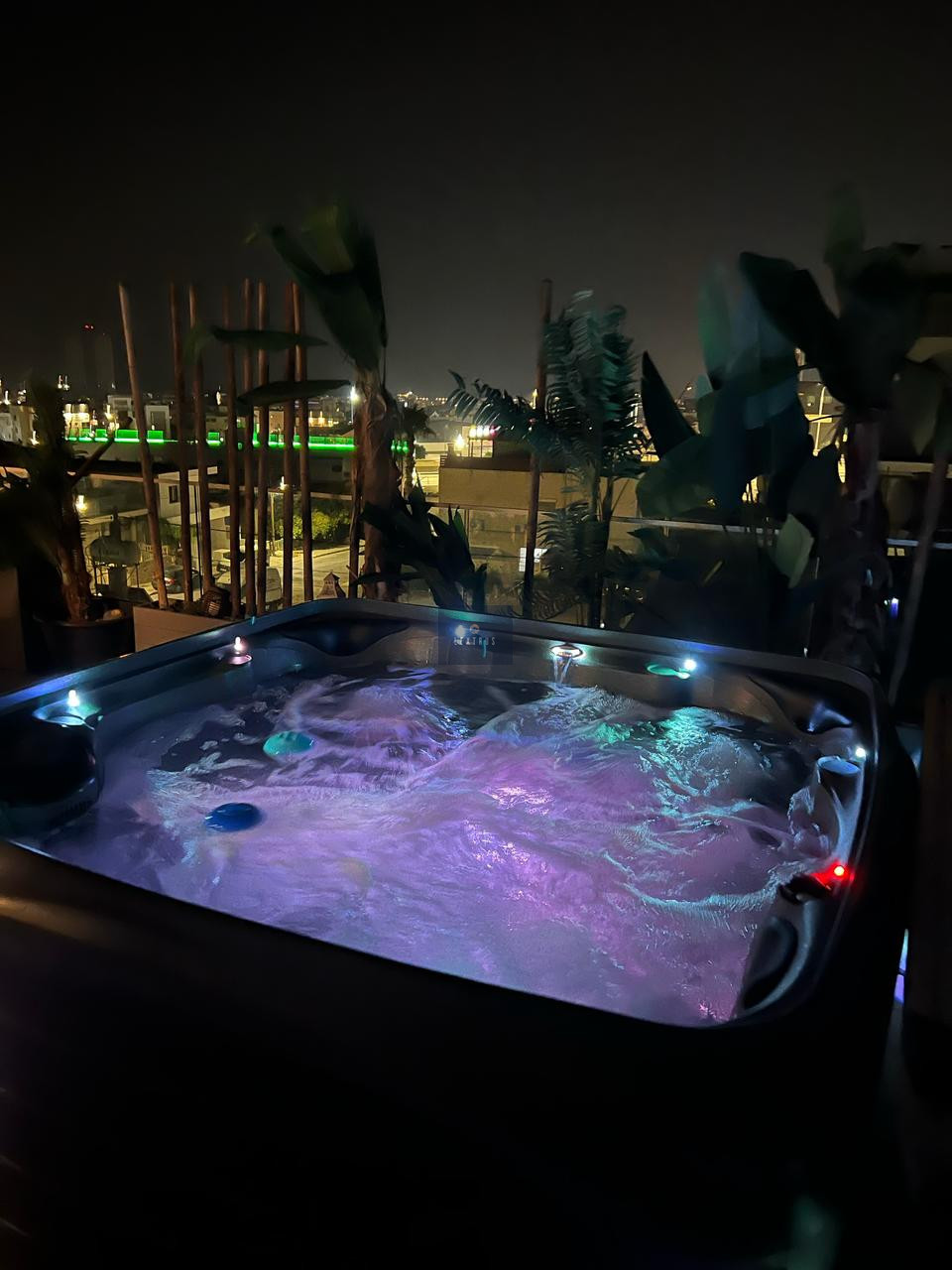 Spacious Furnished Penthouse with Mesa Geitonia
