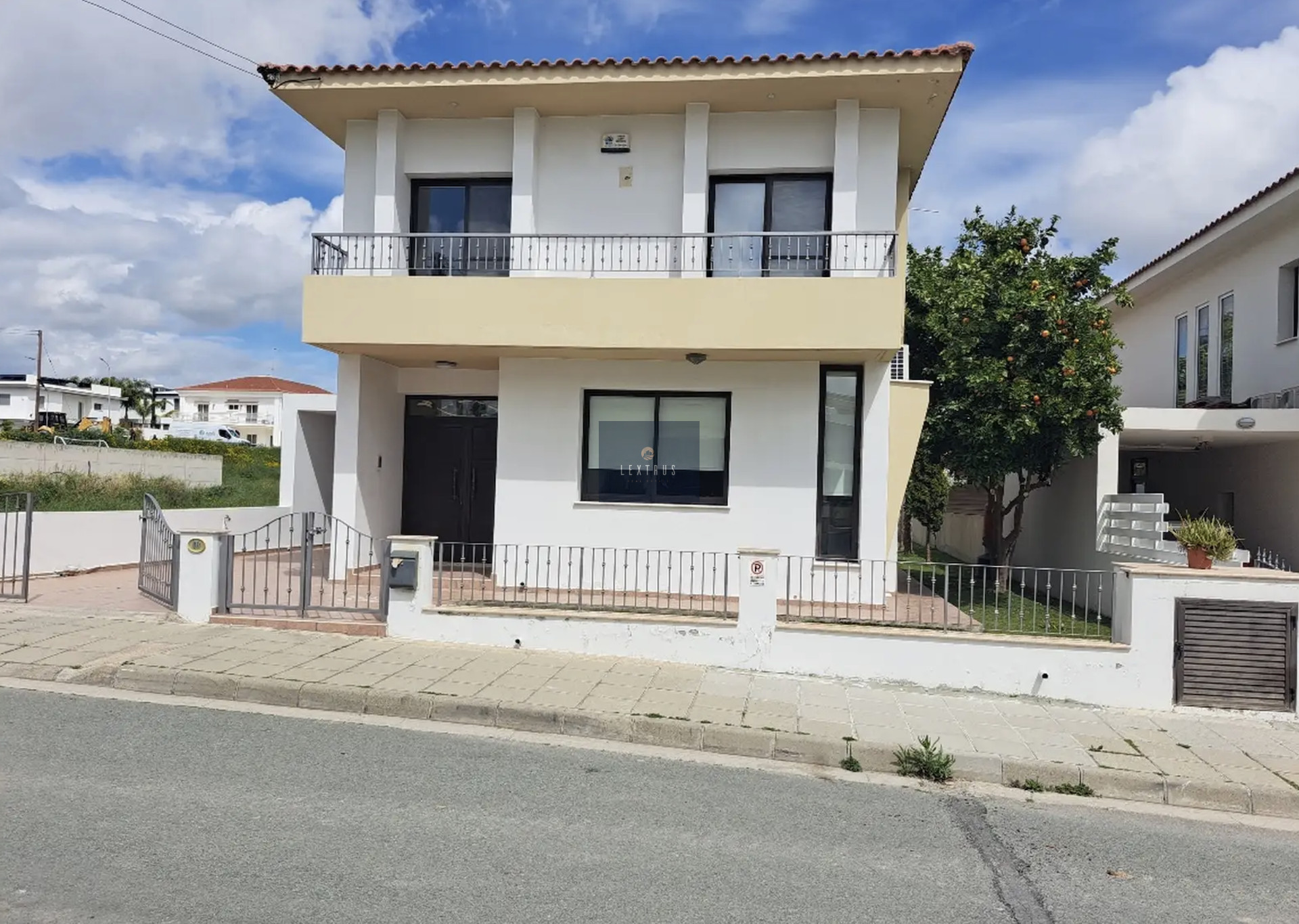 Luxury 4-Bedroom Detached Residence in a Prime Location