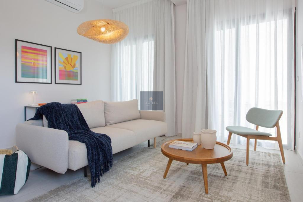 Modern One Bedroom Apartment in a Managed Complex