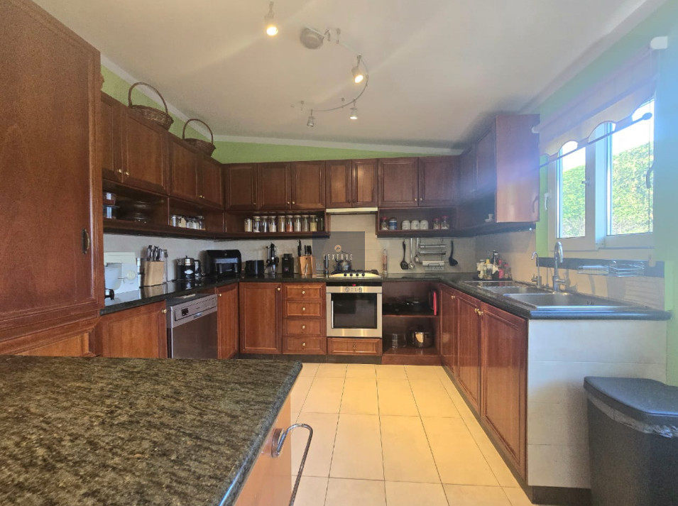 3 Bedroom Semi-Detached House Tourist Area 18208