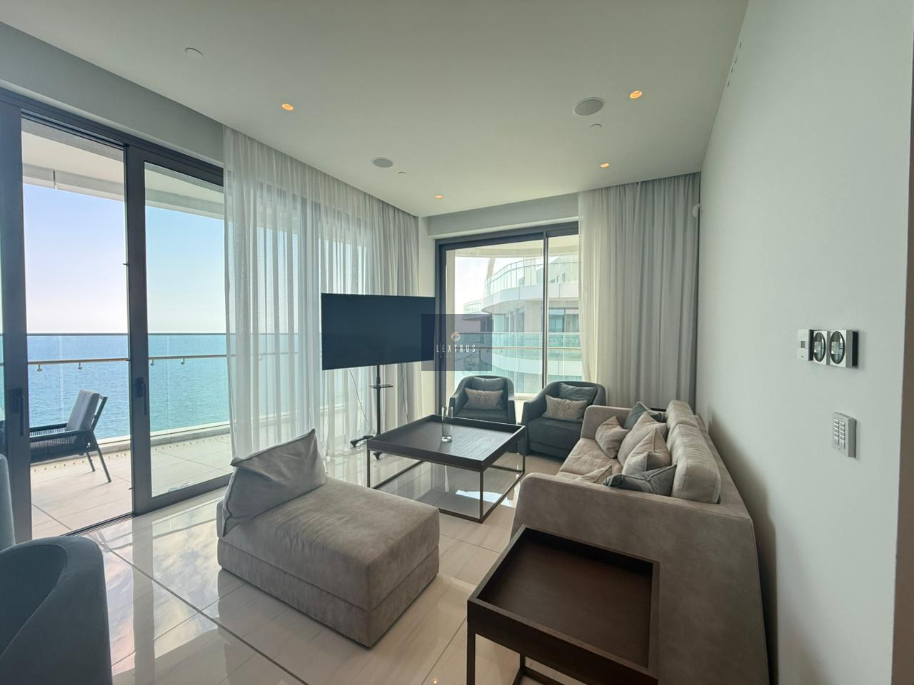 Modern 3 Bedroom Apartment in Vibrant Tourist Area